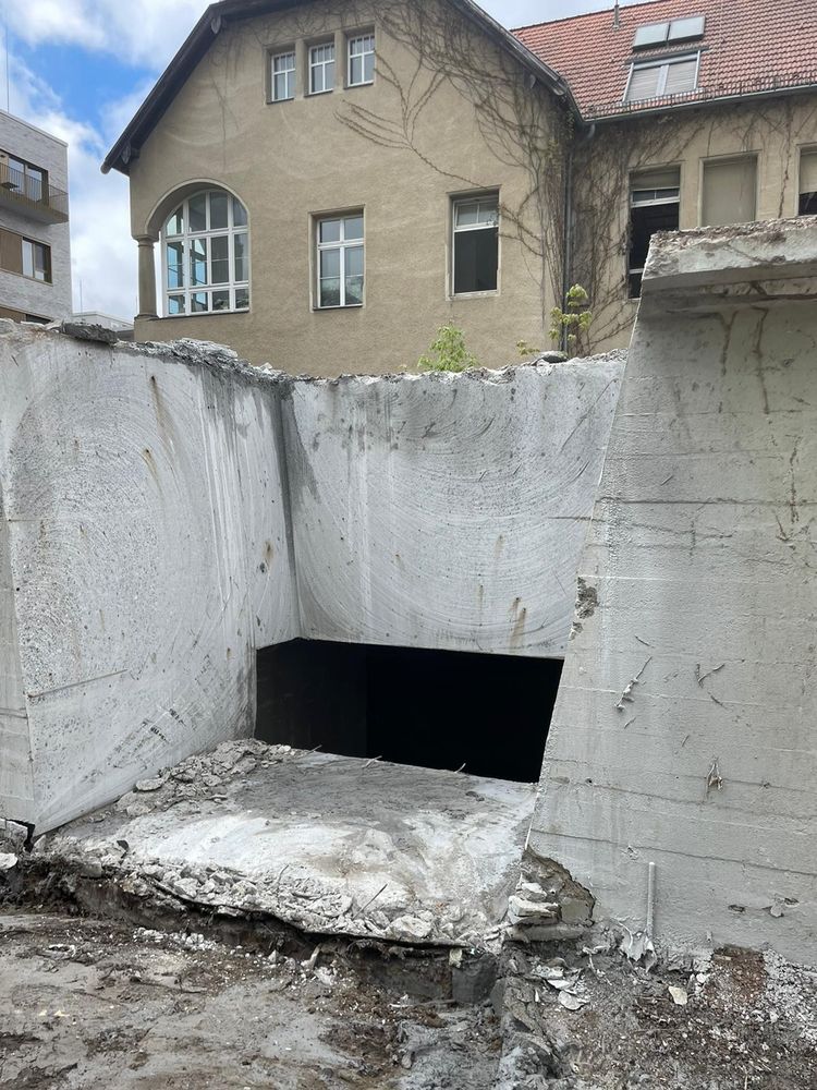 Bunkeröffnung mittels Seilsäge